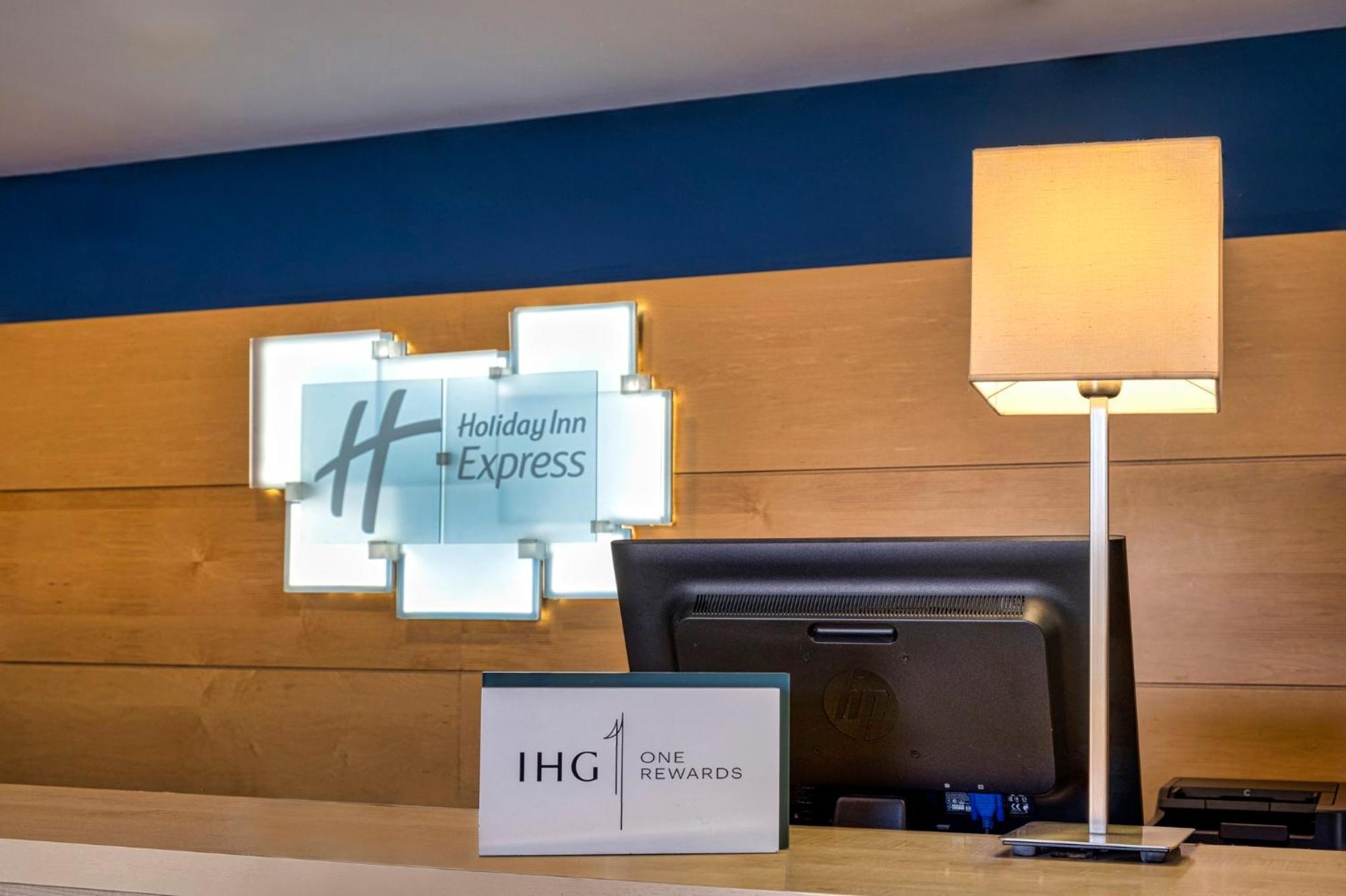 Holiday Inn Express Málaga Airport, an IHG Hotel Exterior foto